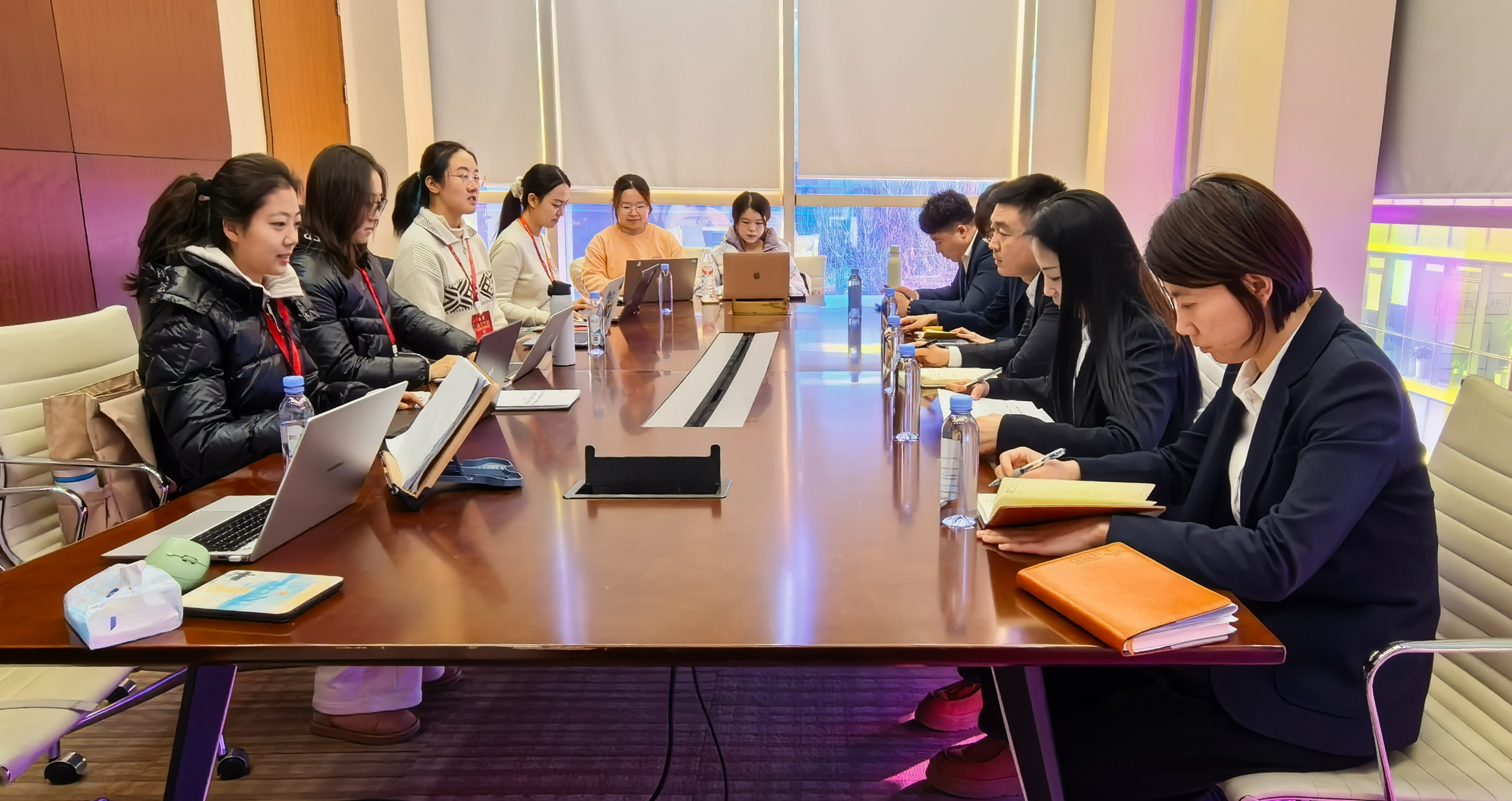 13实践团与中关村房山园管委会区科委产业专班复盘座谈.jpeg