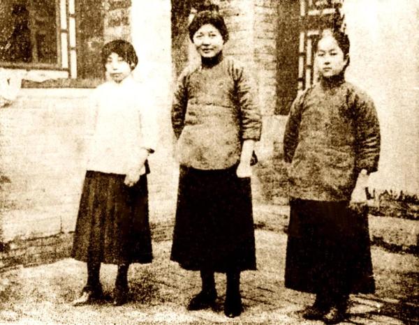 http://image.thepaper.cn/www/image/18/868/654.jpg