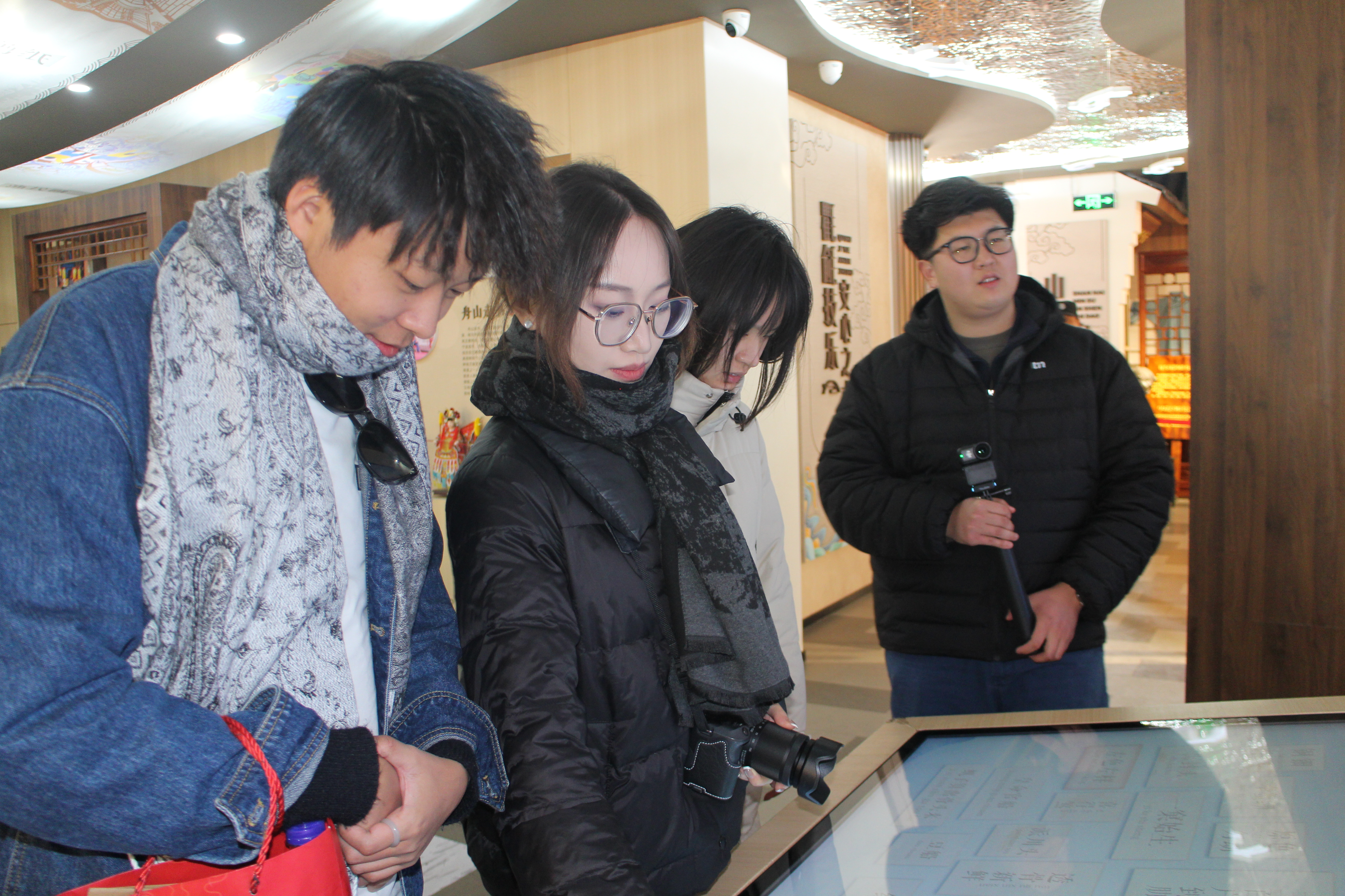 7+实践团参观安澜阁非遗展示馆.JPG