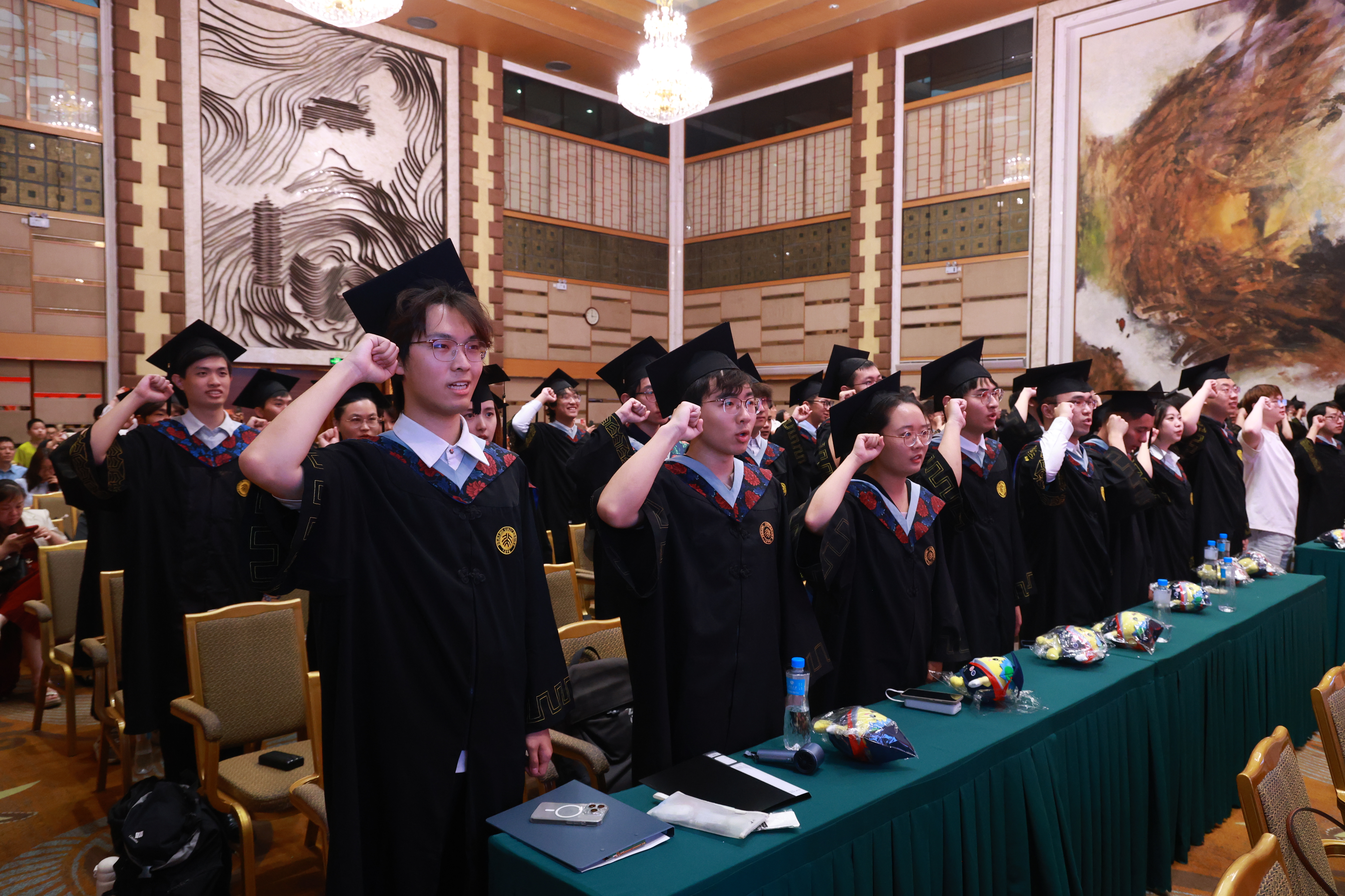 14-2全体毕业生宣誓.JPG