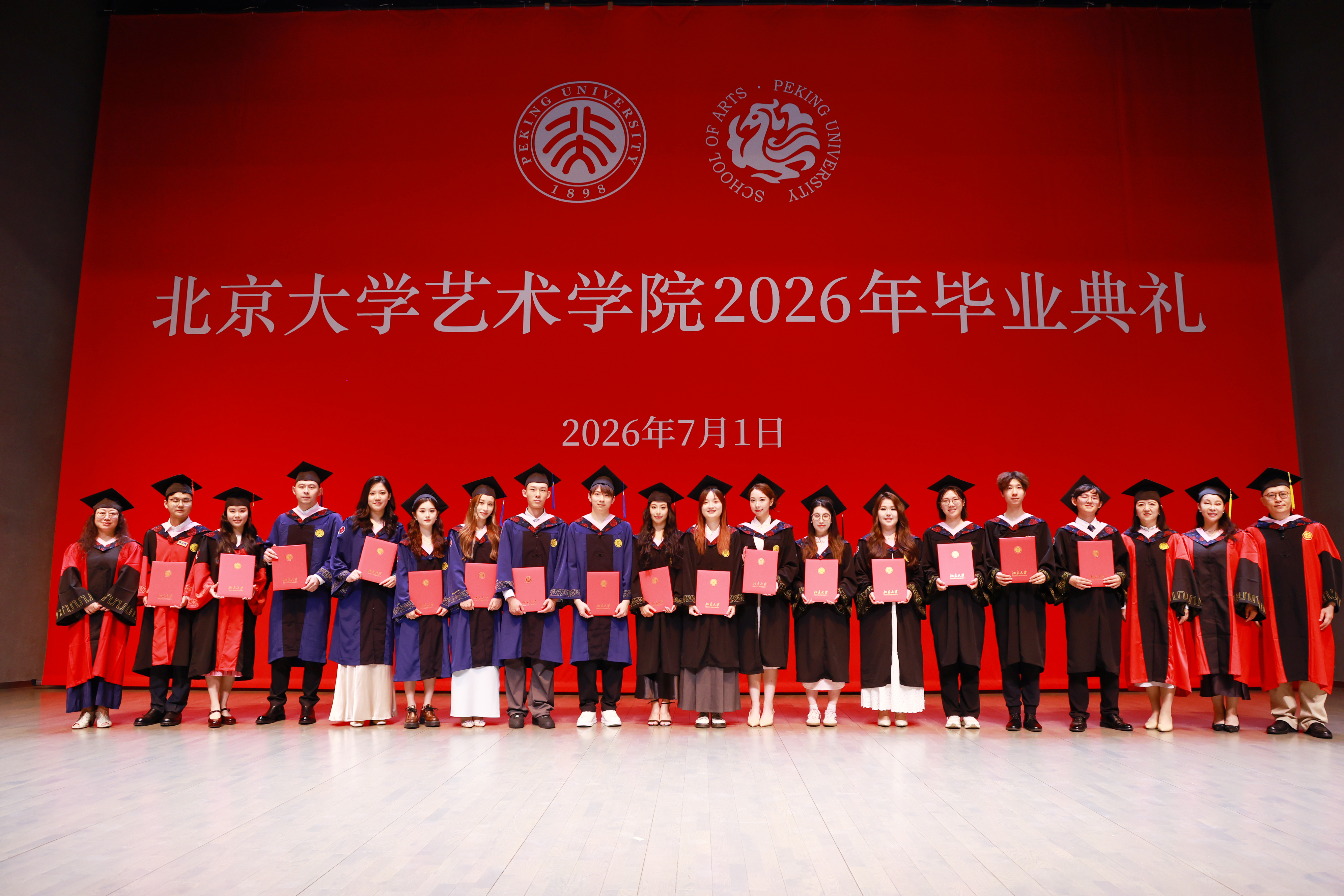 图8 优毕领奖.JPG