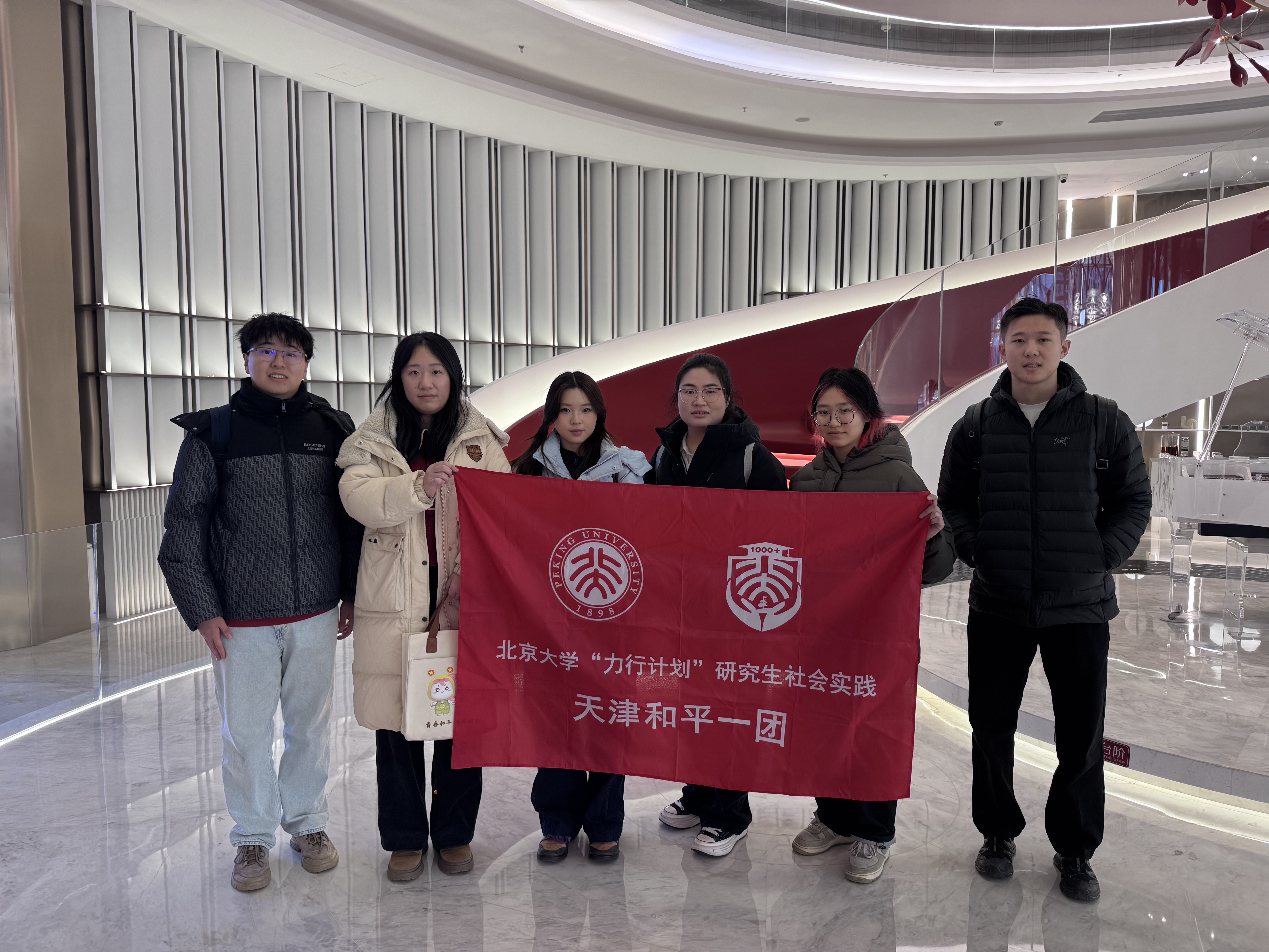 10.实践团成员参访禧悦酒店.jpg